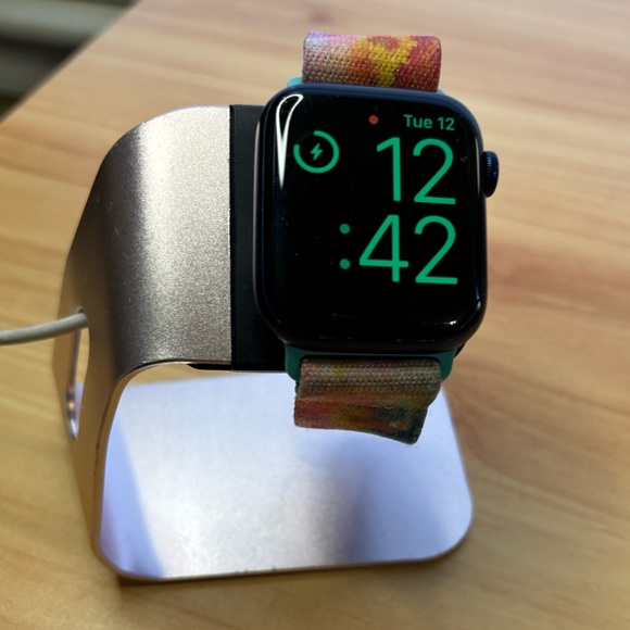Rose Gold Charger Stand + Apple Watch Charger (Watch to USB) Fast Charging Cable - Picture 1 of 10
